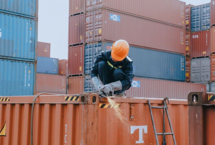 Tìm hiểu quy trình sửa chữa container và những lưu ý quan trọng